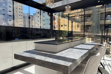 Apartamento &agrave; venda - 129m&sup2; - Meia Praia