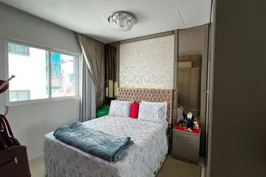 Apartamento &agrave; venda - 87m&sup2; - Meia praia