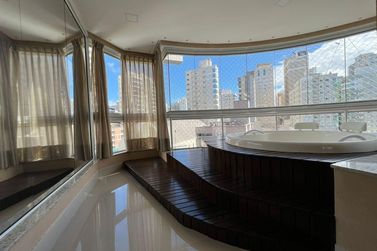 Apartamento &agrave; venda - 178m&sup2; - Meia Praia