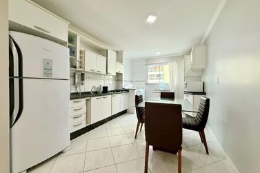 Apartamento &agrave; venda - 107m&sup2; - Meia Praia