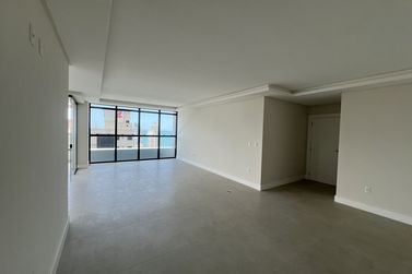Apartamento &agrave; venda - 184m&sup2; - Meia Praia
