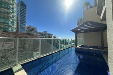 Apartamento &agrave; venda - 137m&sup2; - Meia Praia