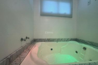 Apartamento &agrave; venda - 171m&sup2; - Meia Praia