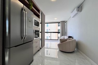 Apartamento &agrave; venda - 185m&sup2; - Meia Praia