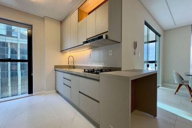 Apartamento &agrave; venda - 124m&sup2; - Meia Praia