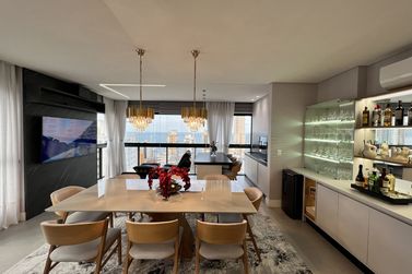 Apartamento &agrave; venda - 137m&sup2; - Meia Praia