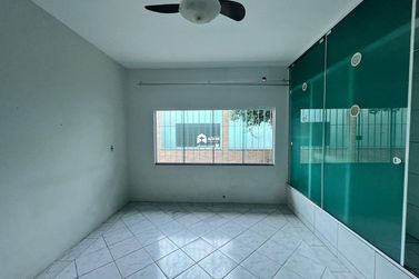 Casa para alugar - 252m&sup2; - Municipios