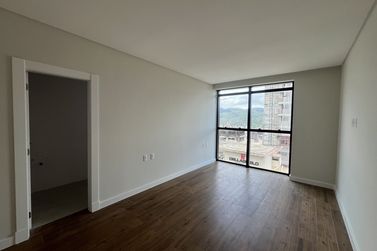 Apartamento &agrave; venda - 184m&sup2; - Meia Praia