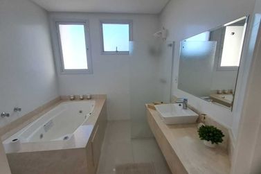 Apartamento &agrave; venda - 185m&sup2; - Meia Praia