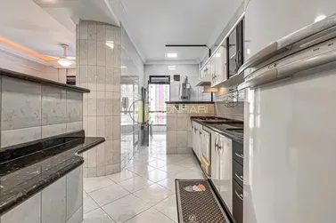 Apartamento &agrave; venda - 110m&sup2; - Meia Praia