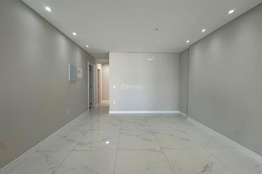 Apartamento &agrave; venda - 125m&sup2; - Meia Praia