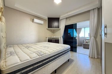 Apartamento &agrave; venda - 197m&sup2; - Meia Praia