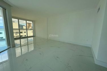 Apartamento &agrave; venda - 130m&sup2; - Meia Praia