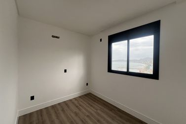 Apartamento &agrave; venda - 130m&sup2; - Meia Praia