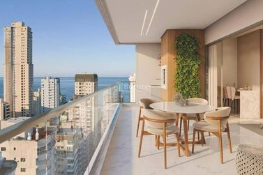 Apartamento &agrave; venda - 226m&sup2; - Meia Praia