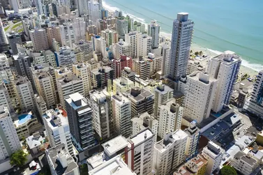 Apartamento &agrave; venda - 124m&sup2; - Meia Praia