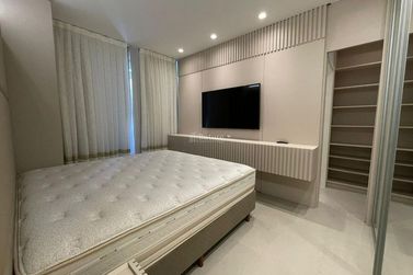 Apartamento &agrave; venda - 135m&sup2; - Meia Praia
