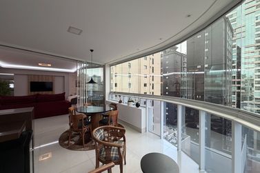 Apartamento &agrave; venda - 159m&sup2; - Meia Praia