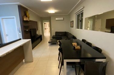Apartamento &agrave; venda - 107m&sup2; - Meia Praia
