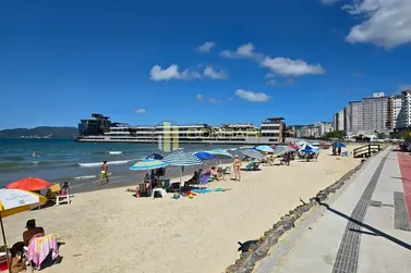 Apartamento &agrave; venda - 130m&sup2; - Meia Praia