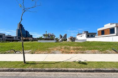 Terreno &agrave; venda - 360m&sup2; - Jardim Dourado