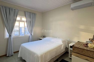 Casa &agrave; venda - 300m&sup2; - Cedro