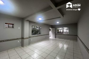 Casa para alugar - 211m&sup2; - Centro