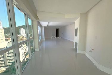 Apartamento &agrave; venda - 345m&sup2; - Centro