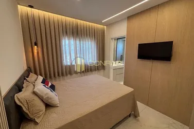 Apartamento &agrave; venda - 110m&sup2; - Meia Praia