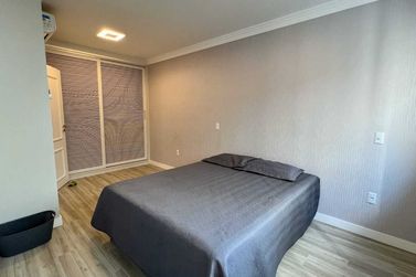 Apartamento &agrave; venda - 128m&sup2; - Meia Praia