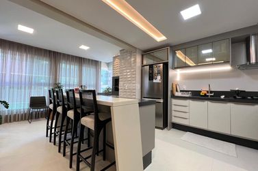 Apartamento &agrave; venda - 123m&sup2; - Meia Praia