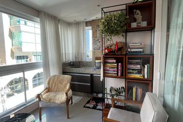 Apartamento &agrave; venda - 120m&sup2; - Meia Praia