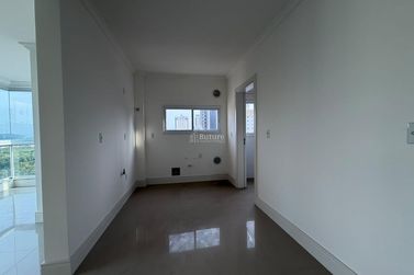 Apartamento &agrave; venda - 125m&sup2; - Meia Praia