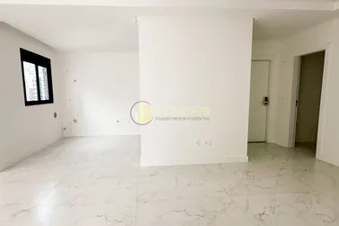 Apartamento &agrave; venda - 130m&sup2; - Meia Praia