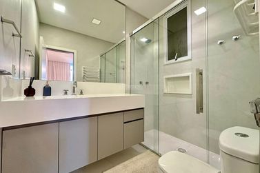 Apartamento &agrave; venda - 190m&sup2; - Meia Praia