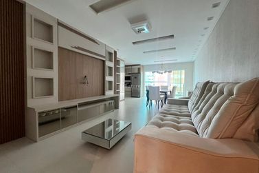 Apartamento &agrave; venda - 141m&sup2; - Meia Praia