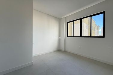 Apartamento &agrave; venda - 140m&sup2; - Meia Praia