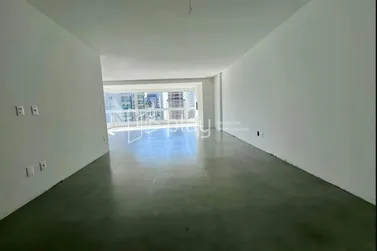 Apartamento &agrave; venda - 158m&sup2; - Meia Praia