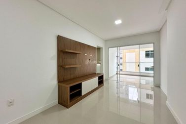 Apartamento &agrave; venda - 95m&sup2; - Meia Praia