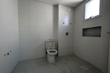 Apartamento &agrave; venda - 133m&sup2; - Meia Praia