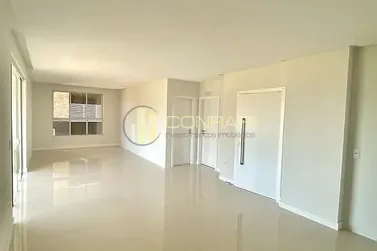 Apartamento &agrave; venda - 143m&sup2; - Meia Praia