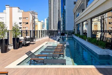 Apartamento &agrave; venda - 180m&sup2; - Meia Praia