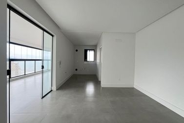Apartamento &agrave; venda - 207m&sup2; - Meia Praia