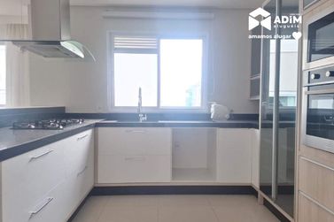 Apartamento para alugar - 270m&sup2; - Meia Praia
