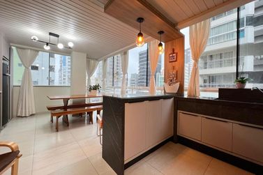 Apartamento &agrave; venda - 139m&sup2; - Meia Praia