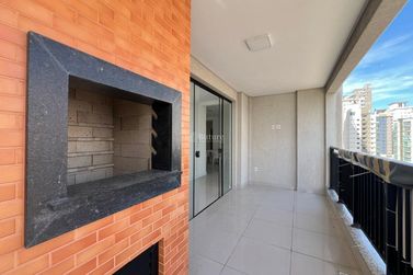 Apartamento &agrave; venda - 106m&sup2; - Meia Praia