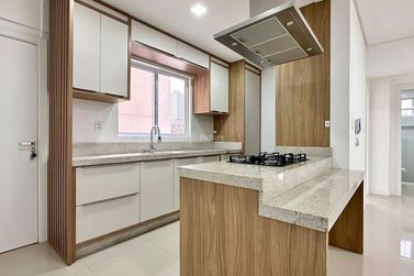 Apartamento &agrave; venda - 95m&sup2; - Meia Praia