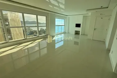 Apartamento &agrave; venda - 179m&sup2; - Meia Praia