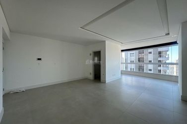 Apartamento &agrave; venda - 129m&sup2; - Meia Praia