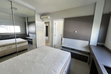 Apartamento &agrave; venda - 100m&sup2; - Meia Praia